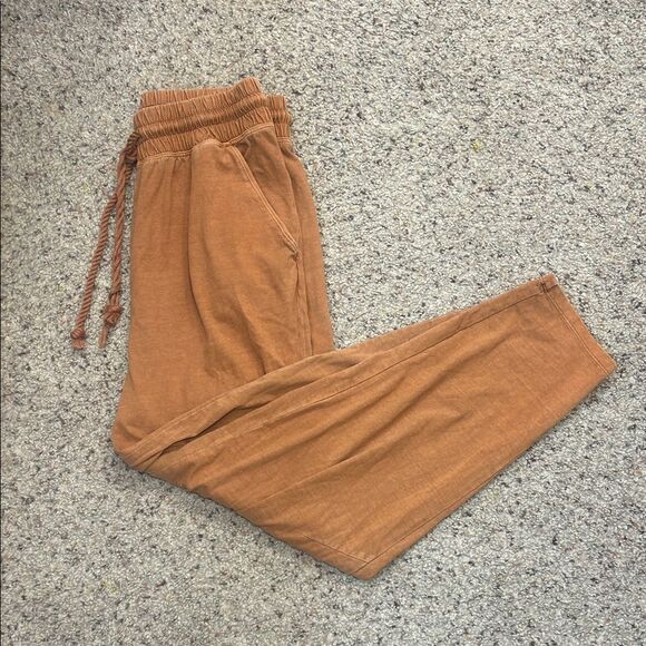 FREE with purchase. Universal Thread tapered harem pants - Picture 1 of 2